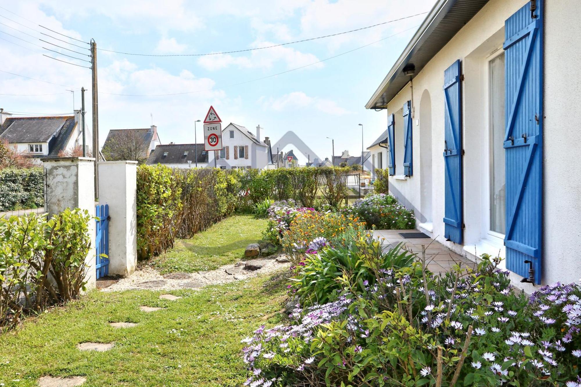 Souvenir Du Guil: Seaside Cottage with Garden in Guilvinec Exterior photo